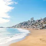 Departamento Cerca De La Playa Y Estacionamiento.